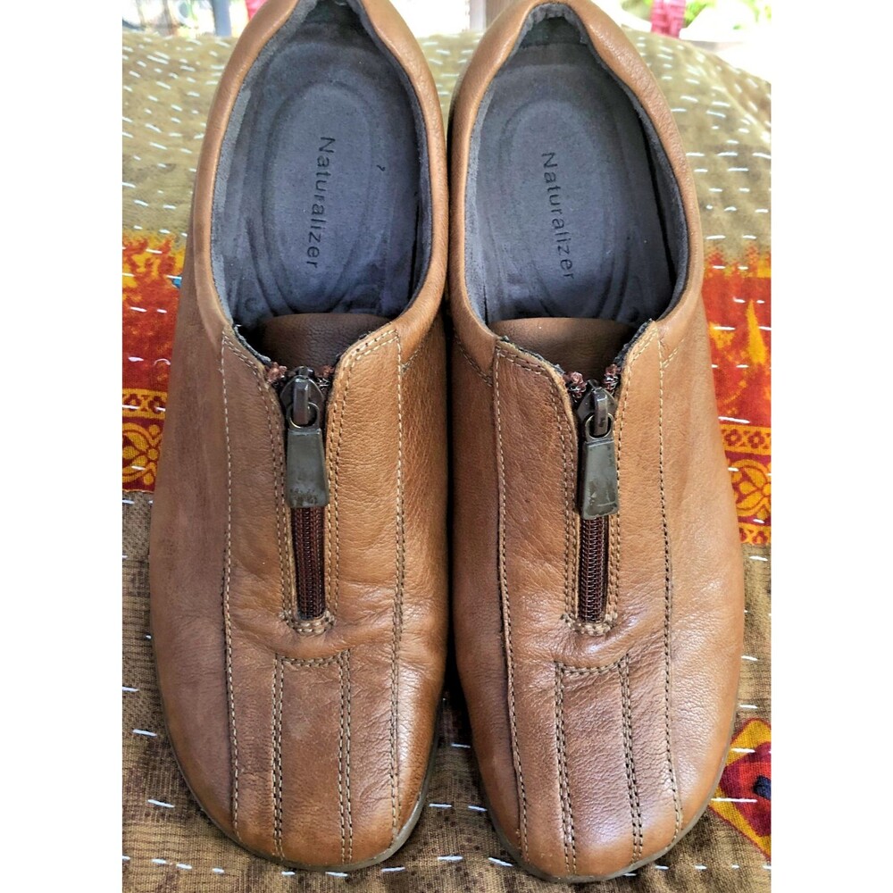Naturalizer Leather zip front brown loafer shoe size 8M,